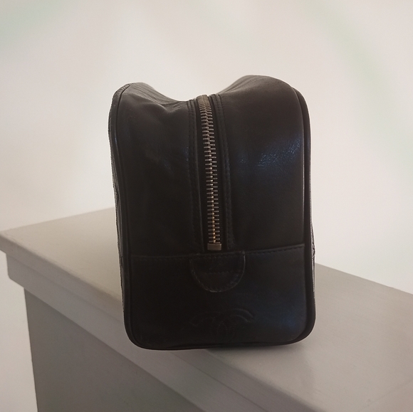 CLEAN Vintage Chanel Diamond Stitch Cosmetics Case/Toiletry Pouch/Dopp Kit Black - Picture 3 of 16